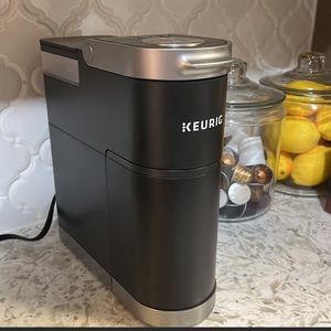Keurig Mini Plus w free K-Cup Pods